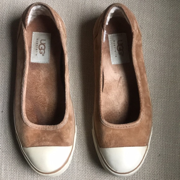 Womens like new UGG slip-on tan suede sneakers / lounge shoes. Size 6 - Picture 9 of 9
